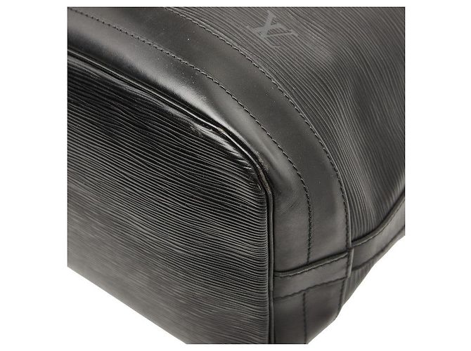 Borsa a tracolla Louis Vuitton Noe in pelle Epi Nero - vista 4