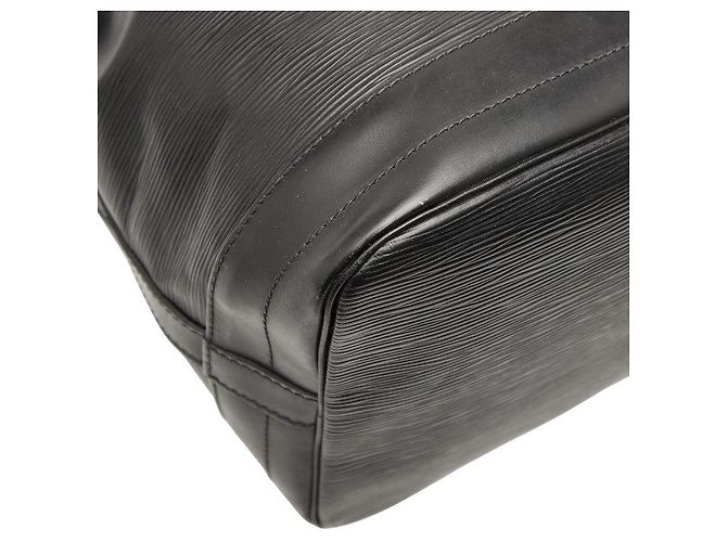 Borsa a tracolla Louis Vuitton Noe in pelle Epi Nero - vista 7