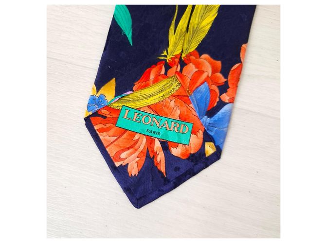 Leonard Paris cravatta in seta con stampa cappelli e fiori Multicolore - vista 2
