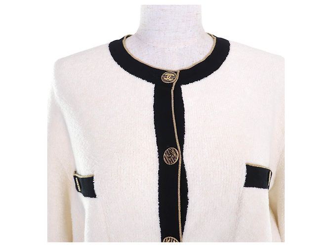 Timeless Cárdigan de punto de toalla de algodón CHANEL COCO con botones marcados Negro Blanco Dorado - vista 4