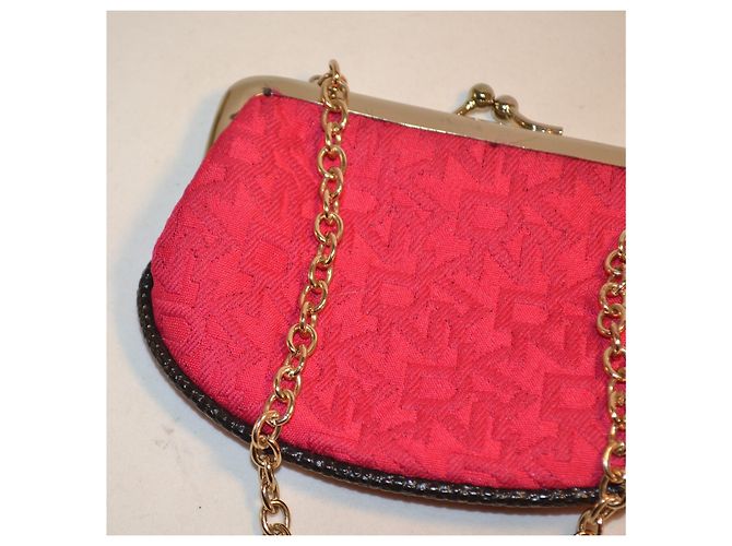 Pochette DKNY in tessuto rosso logata con catena dorata - vista 2