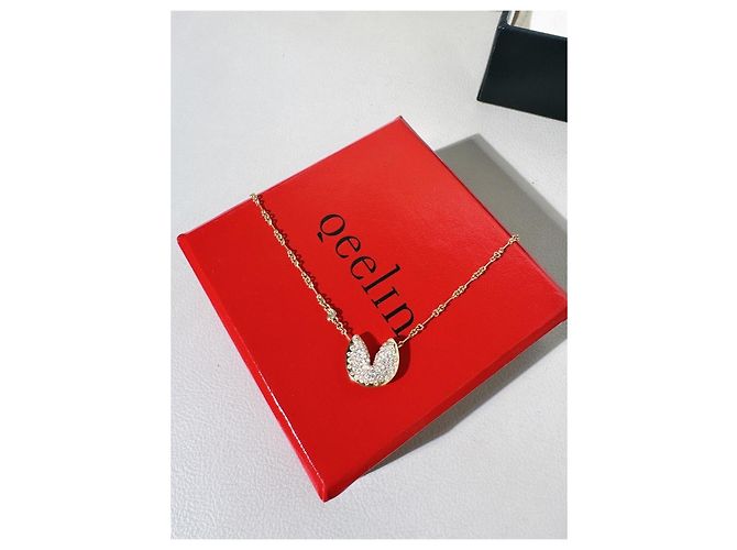 Autre Marque Collana Qeelin Xin Yen Lucky Cookie in Oro Rosa e Diamanti D'oro - vista 2