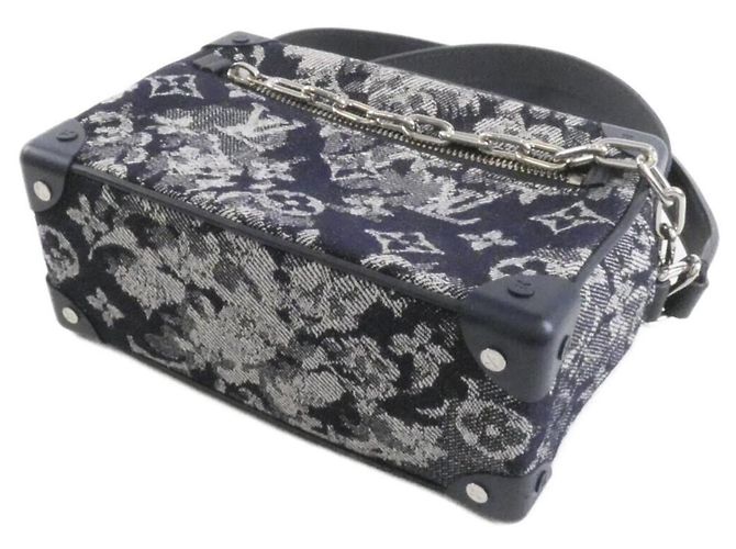 Borsa a tracolla Louis Vuitton Monogram Tapestry Mini Soft Trunk - vista 3