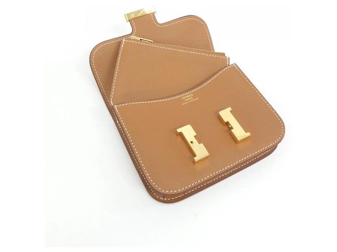 Hermès Monedero Hermes Constance Slim 082214CC Castaño Dorado - vista 3