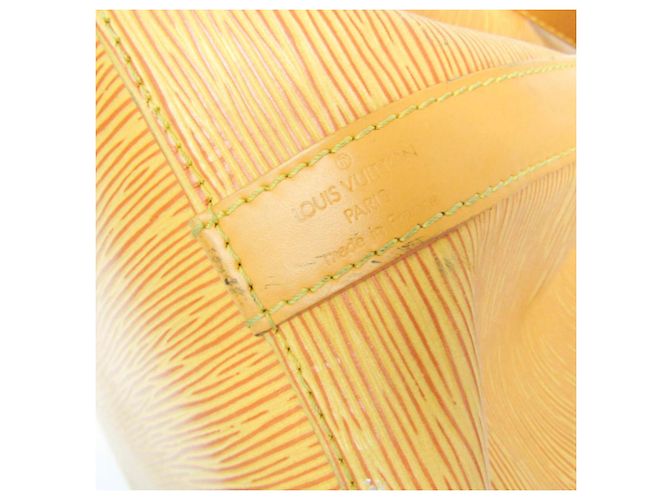 Borsa Louis Vuitton Petit Noe in pelle Epi Media Giallo - vista 5