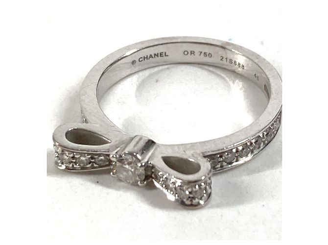 Anello Chanel in oro bianco 18K e diamanti con motivo a nastro - vista 5