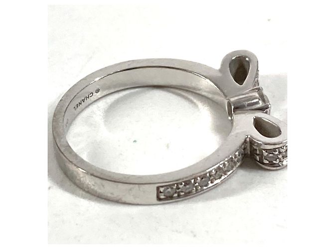 Anello Chanel in oro bianco 18K e diamanti con motivo a nastro - vista 9