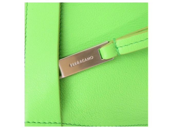 Clutch in pelle verde Salvatore Ferragamo - vista 10