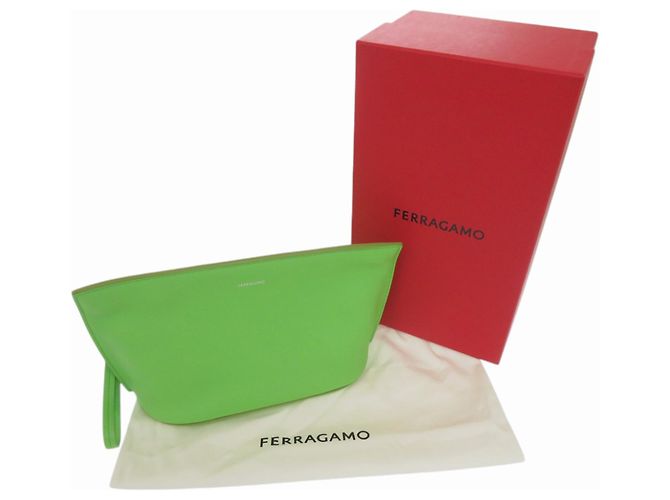 Clutch in pelle verde Salvatore Ferragamo - vista 2