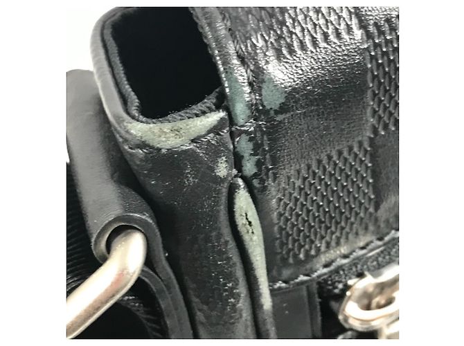Borsa a tracolla Louis Vuitton Damier Infini District PM Flap Nero - vista 14