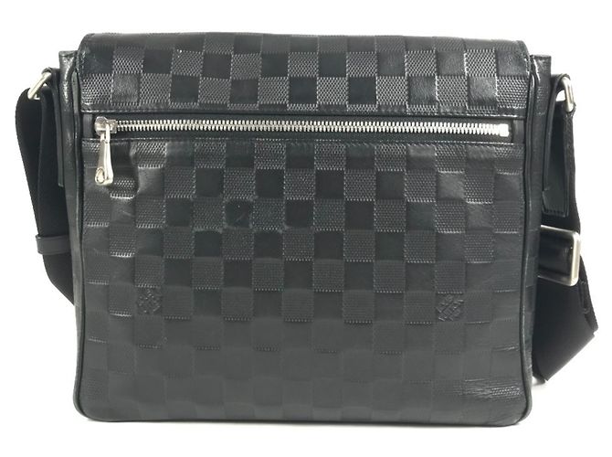 Borsa a tracolla Louis Vuitton Damier Infini District PM Flap Nero - vista 2