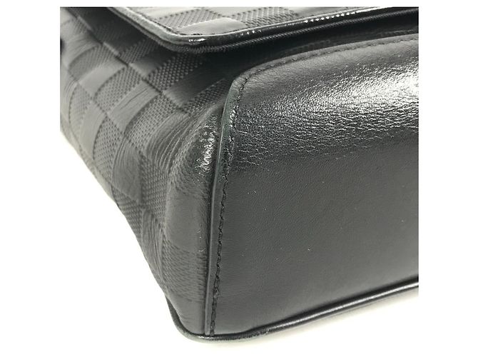 Borsa a tracolla Louis Vuitton Damier Infini District PM Flap Nero - vista 7
