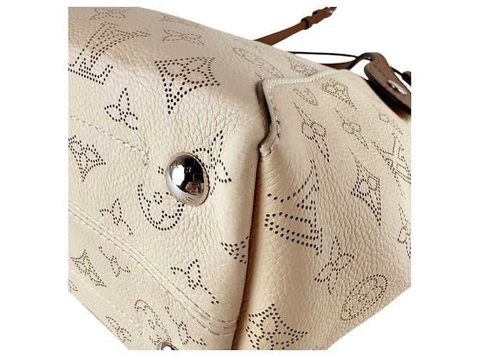 Borsa Louis Vuitton Monogram Mahina Hina PM Blume Beige - vista 9