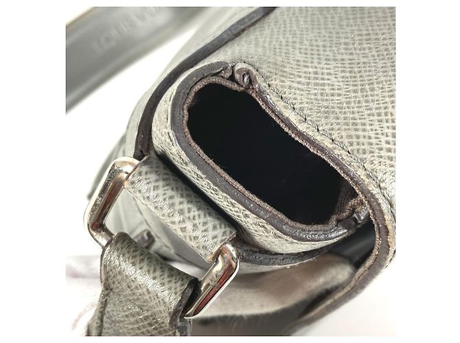 Borsa a tracolla Louis Vuitton Taiga Roman MM Marrone - vista 10