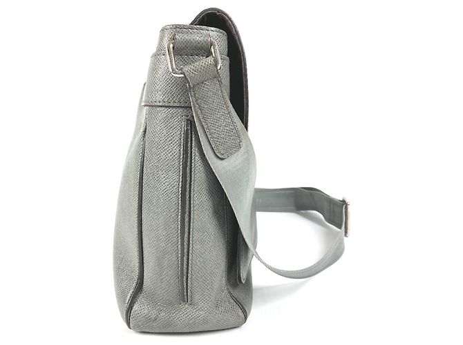 Borsa a tracolla Louis Vuitton Taiga Roman MM Marrone - vista 4