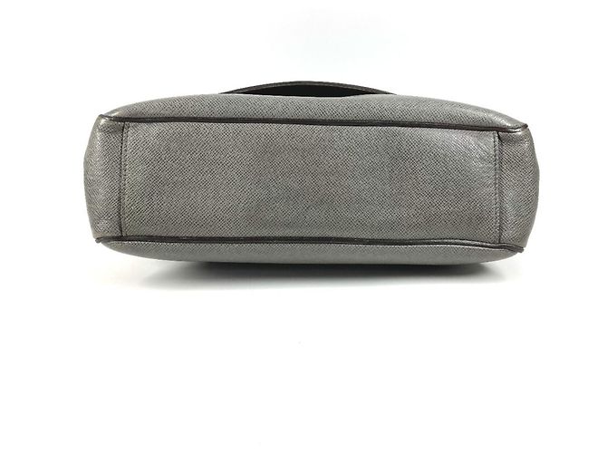 Borsa a tracolla Louis Vuitton Taiga Roman MM Marrone - vista 5