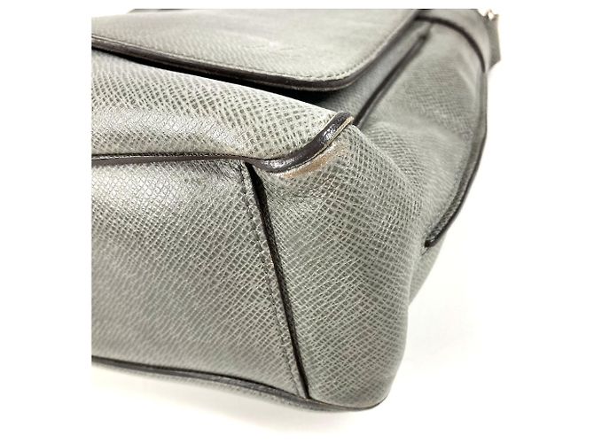 Borsa a tracolla Louis Vuitton Taiga Roman MM Marrone - vista 6