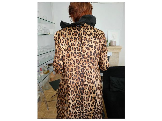 Dolce & Gabbana Trenchcoat mit Rüschen und Leopardenfutter Schwarz Leopardenprint - Ansicht 8
