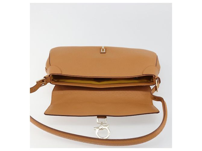 Borsa a Spalla Salvatore Ferragamo Gancini in Pelle Marrone Oro Auth 186271A D'oro - vista 15