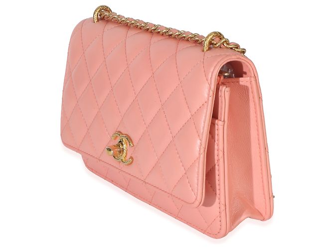 Wallet On Chain Cartera con cadena Chanel en piel de cordero acolchada rosa iridiscente CC - vista 3