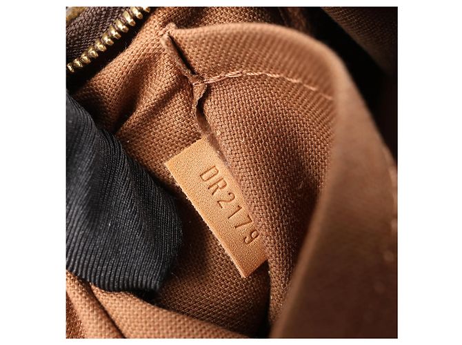 Borsa Louis Vuitton Multi Pochette Accessoires in tela Monogram marrone - vista 9