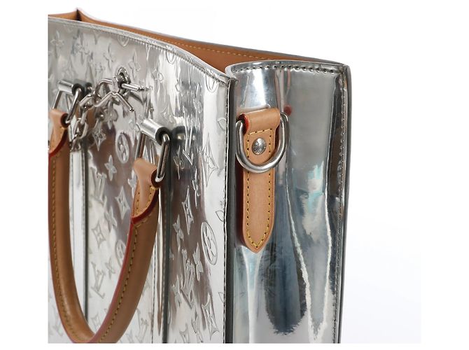 Louis Vuitton Sac Plat Limited Edition Monogram Mirror Handbag in Argento M45884 Grigio - vista 13