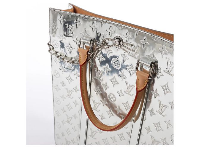 Louis Vuitton Sac Plat Limited Edition Monogram Mirror Handbag in Argento M45884 Grigio - vista 15
