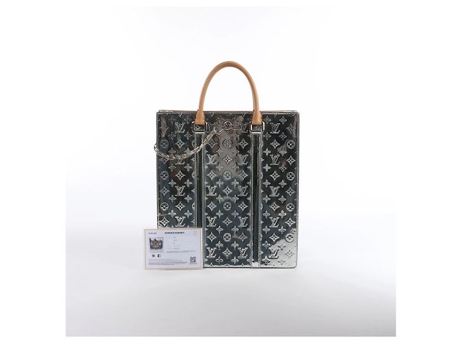 Louis Vuitton Sac Plat Limited Edition Monogram Mirror Handbag in Argento M45884 Grigio - vista 16