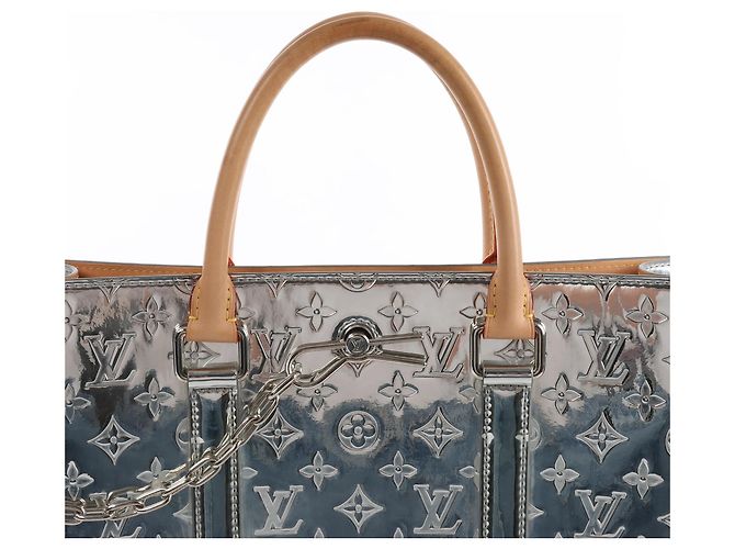 Louis Vuitton Sac Plat Limited Edition Monogram Mirror Handbag in Argento M45884 Grigio - vista 17