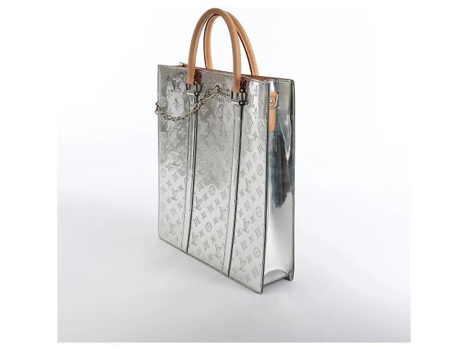 Louis Vuitton Sac Plat Limited Edition Monogram Mirror Handbag in Argento M45884 Grigio - vista 4
