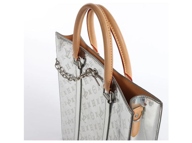 Louis Vuitton Sac Plat Limited Edition Monogram Mirror Handbag in Argento M45884 Grigio - vista 5