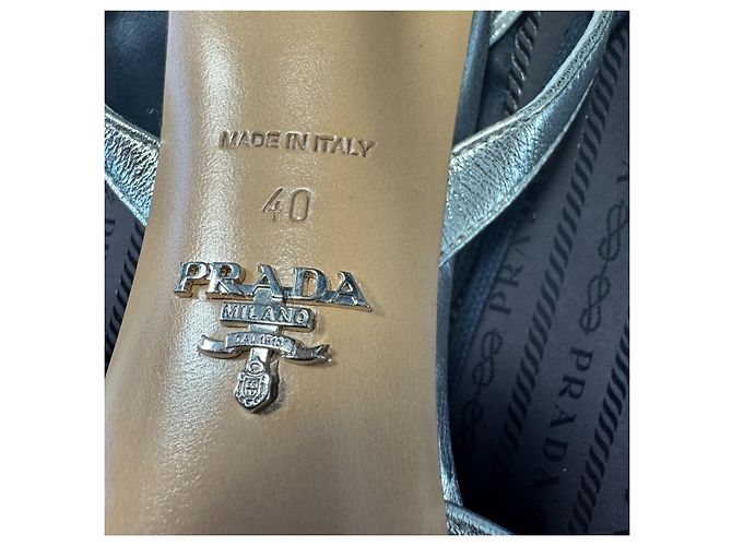 Sandalias Prada de cuero plateado con tacón de aguja Plata - vista 14