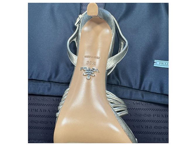 Prada Gold Metallic Sandalen mit Absatz EU 39.5 Golden - Ansicht 11