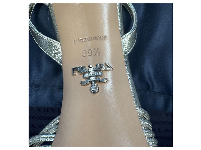 Prada Gold Metallic Sandalen mit Absatz EU 39.5 Golden - Ansicht 17