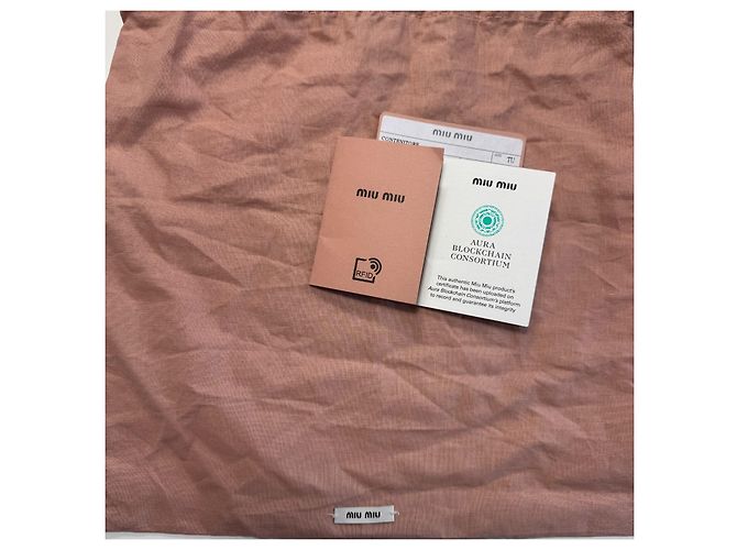 Miu Miu Mini Borsa a Secchiello in Pelle Nappa Matelassé Nero - vista 14