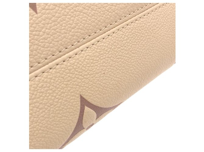 Borsa Louis Vuitton Bicolor Monogram Empreinte OnTheGo PM Beige - vista 3
