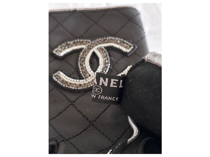 Chanel Fingerlose Handschuhe aus schwarzem gestepptem Leder - Ansicht 5