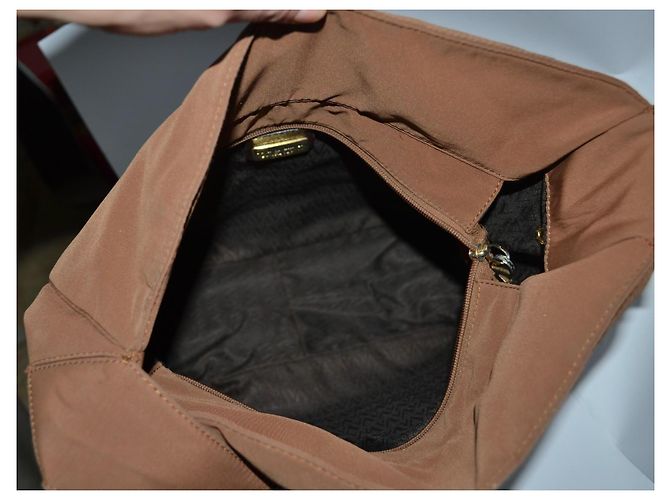 Bolso de hombro Valentino Garavani en nylon marrón Castaño - vista 9
