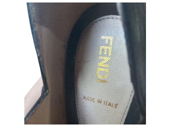 Fendi Plateauschuhe aus schwarzem Wildleder - Ansicht 3