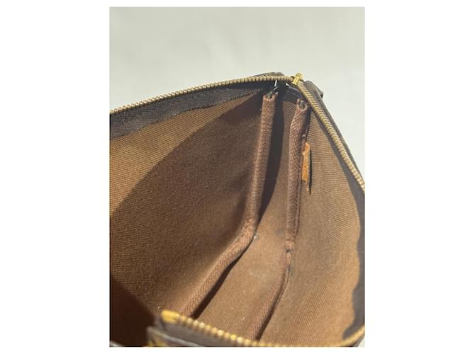 Louis Vuitton Pochette Accessoire GM Monogram Marrone Marrone chiaro - vista 13