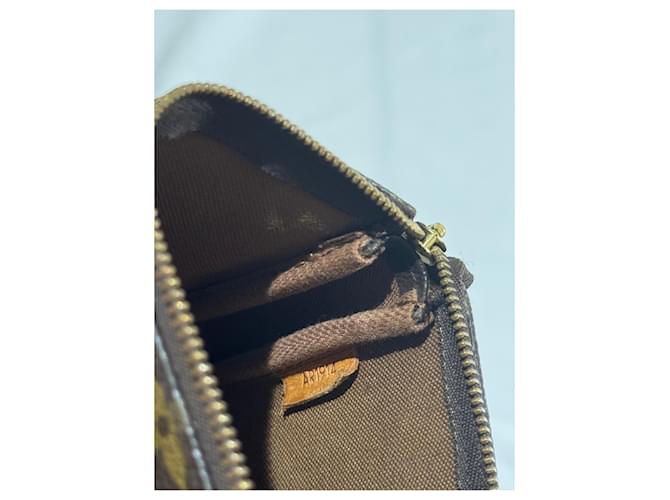 Louis Vuitton Pochette Accessoire GM Monogram Marrone Marrone chiaro - vista 16