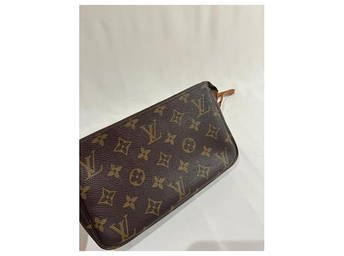 Louis Vuitton Pochette Accessoire GM Monogram Marrone Marrone chiaro - vista 3