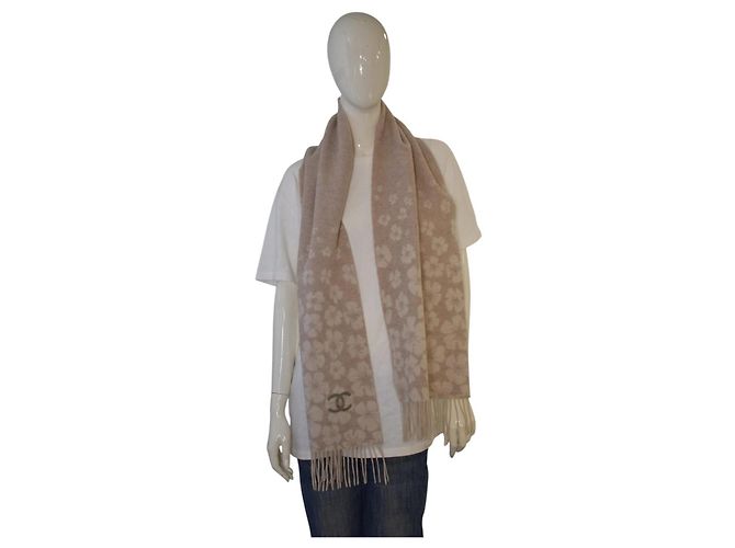 Timeless Chanel Sciarpa stretta Camelia in lana e cashmere - Beige - vista 8