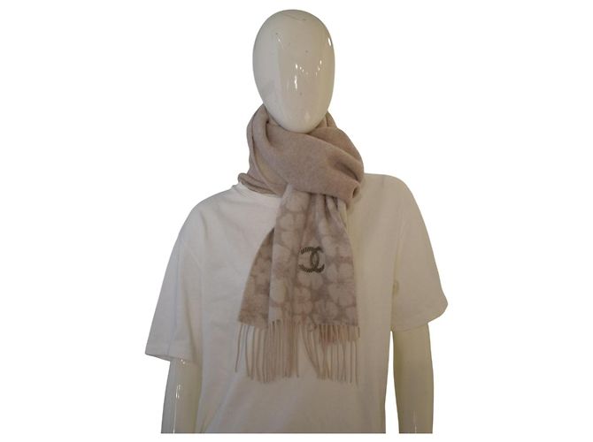 Timeless Chanel Sciarpa stretta Camelia in lana e cashmere - Beige - vista 9