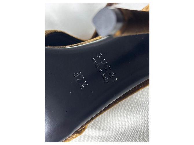 Gucci Sandali Stiletto in Velluto Marrone con Catena - vista 11
