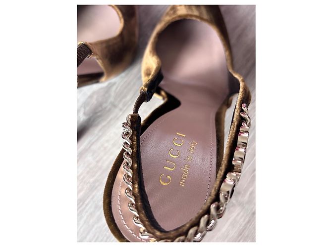 Gucci Sandali Stiletto in Velluto Marrone con Catena - vista 8