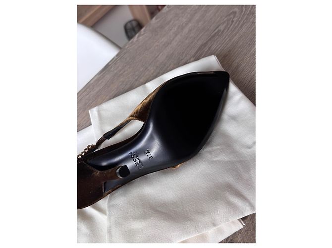 Gucci Sandali Stiletto in Velluto Marrone con Catena - vista 9