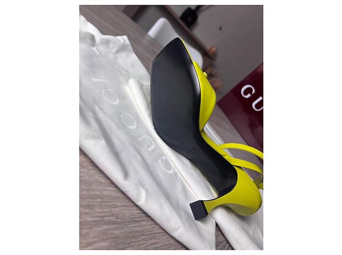 Gucci Sandali con tacco in vernice giallo neon - vista 12