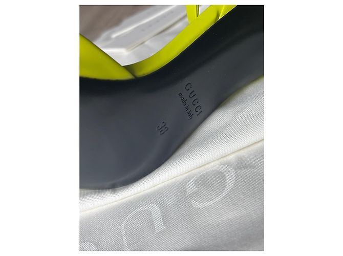 Gucci Sandali con tacco in vernice giallo neon - vista 13