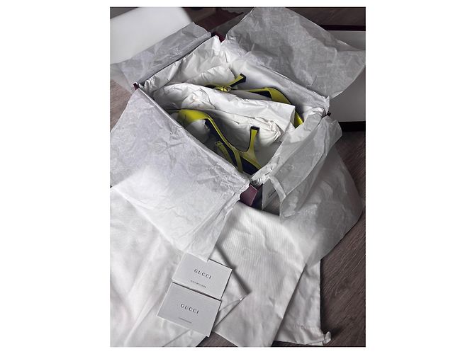 Gucci Sandali con tacco in vernice giallo neon - vista 16